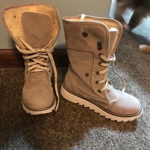 Snow boots